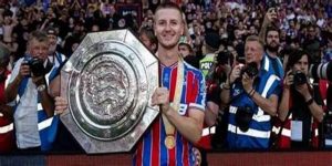 现代边后卫的进化：防守与进攻的双重考验 - ag官网