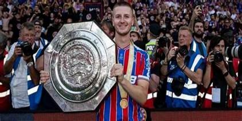 现代边后卫的进化：防守与进攻的双重考验 - ag官网